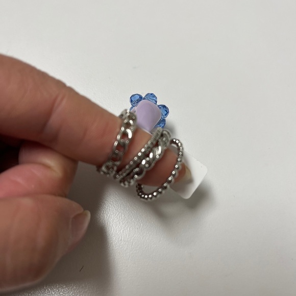 Francesca's Mia Flower Metal Ring Set- Size 6 Silver Tone NWT. - Picture 2 of 4